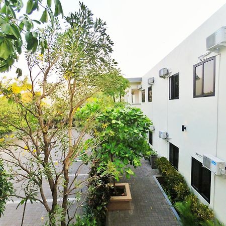 Hotel Transit Pasuruan Exterior foto