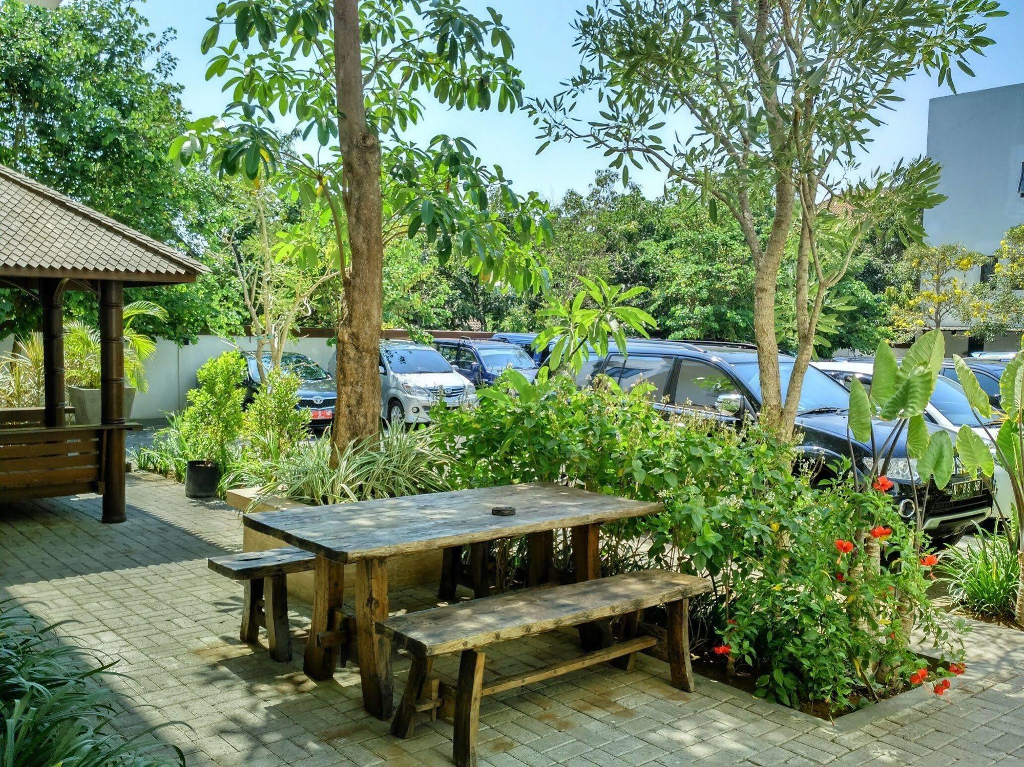 Hotel Transit Pasuruan Exterior foto